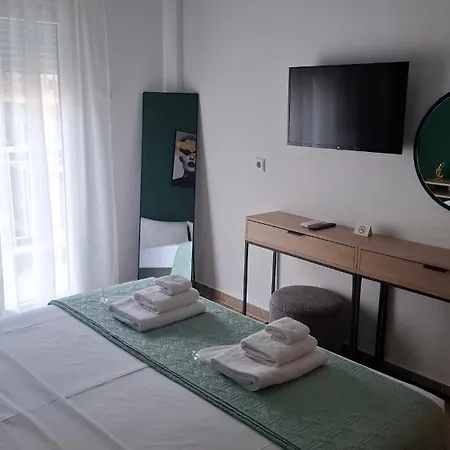 Luxury Apartment *